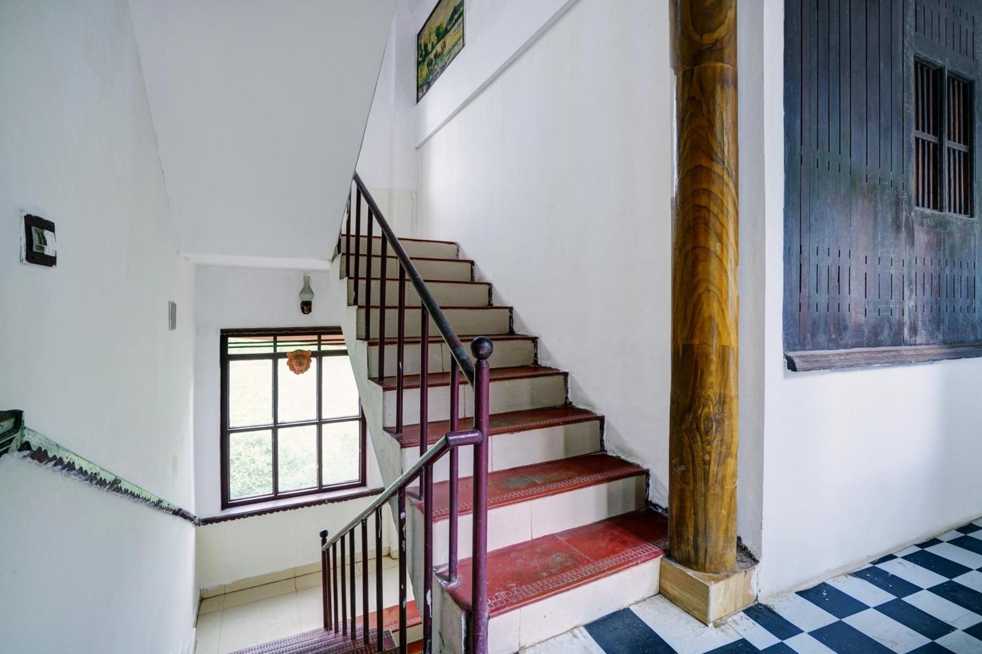 Oyo Flagship Meadow View Inn Теккаді Екстер'єр фото